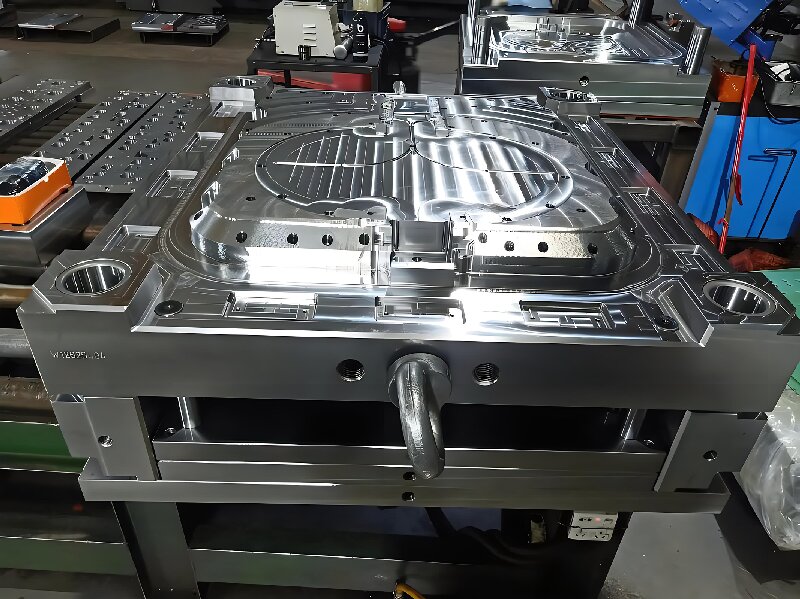Automobile mold 
